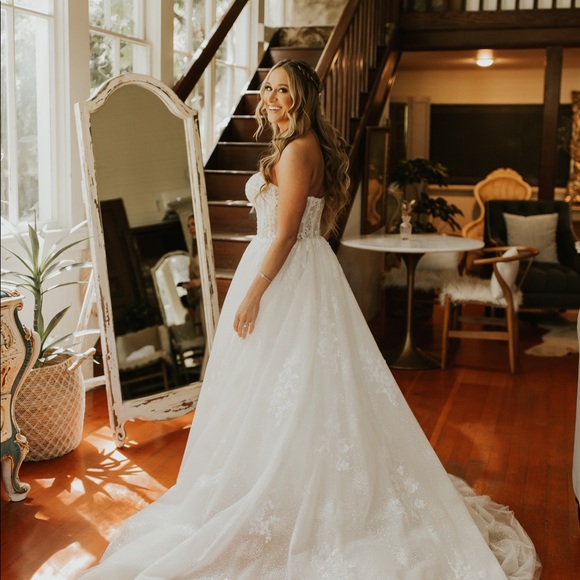 Wedding Dress & Veil - Picture 8 of 11